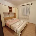 House Olive Tree - With Sea View Apartman *
