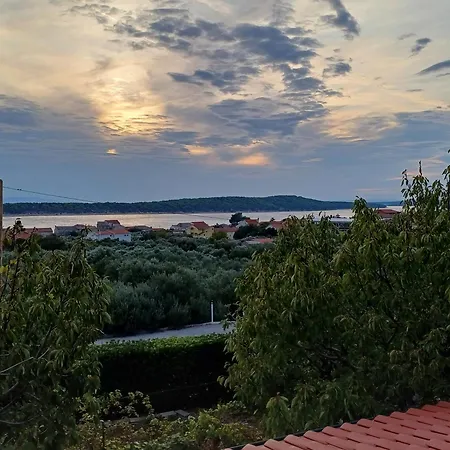 Apartment House With Sea View Rab Town