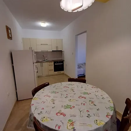 Apartment House With Sea View Rab Town