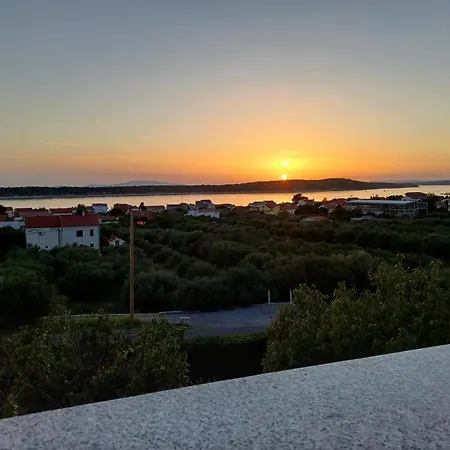 House Olive Tree - With Sea View Apartman